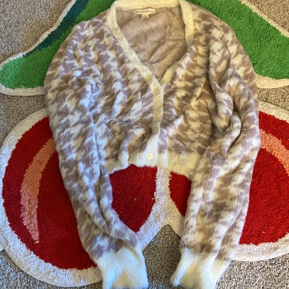 Super fluffy barely worn purple cropped cardigan - Picture 4 of 5